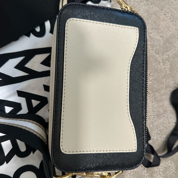 Marc Jacobs Cream and Black Crossbody Bag - Picture 4 of 8